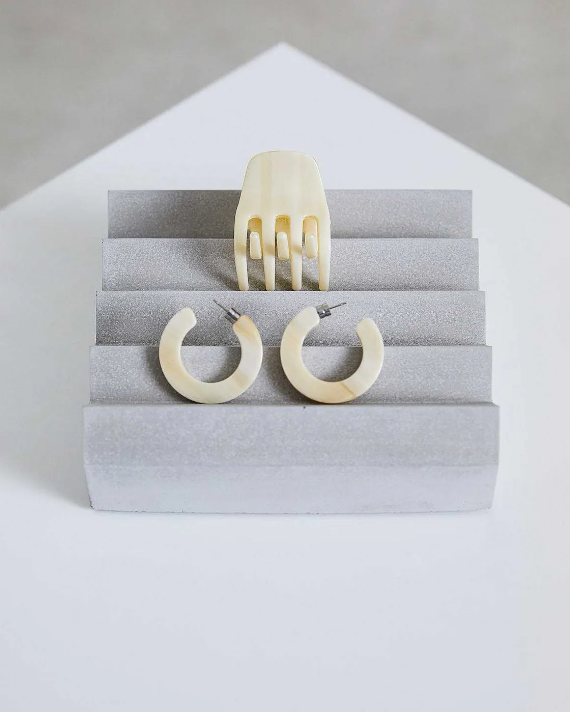 Mini Claw Alabaster